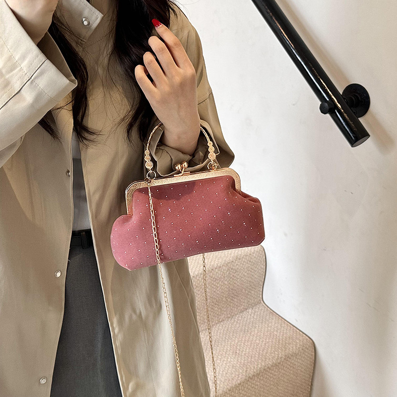 Clip, estilo de temperamento de alta gama, bolso pequeño portátil, bolso de vestido de cena para mujer, cadena de moda, bolso de concha de mensajero de un solo hombro