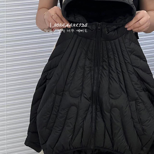 Korean-style cotton padded jacket for children, short design for baby girls, winter clothing with stylish design, lightweight and thin outerwear for girls.