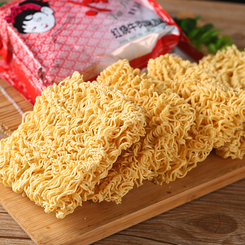 小保姆红烧牛肉方便面干脆面干吃面井中牌麻辣味泡面整箱网红怀旧
