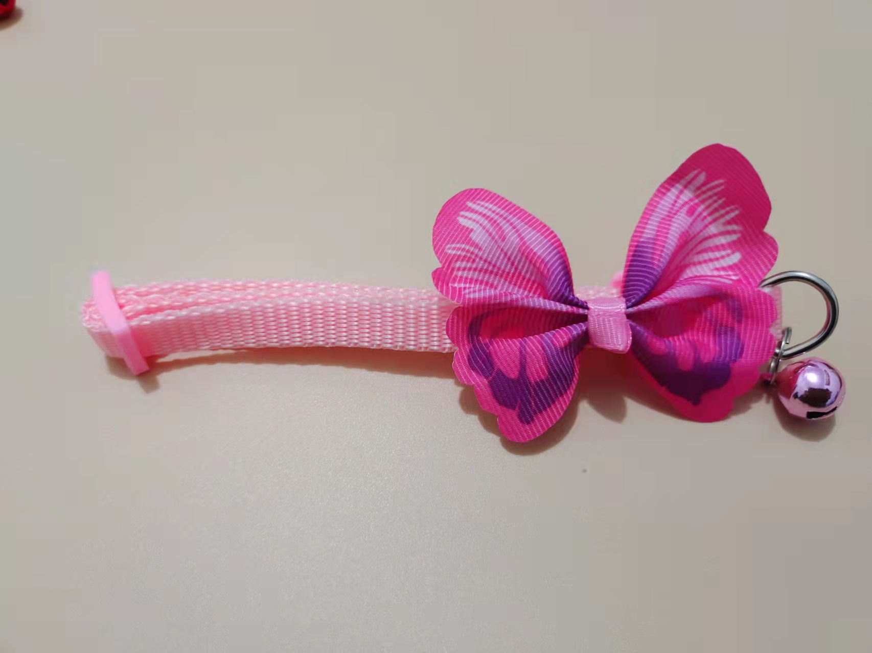 Fabricantes transfronterizos nuevas mascotas gatos arco gatos collar gatos adorables gatos generales