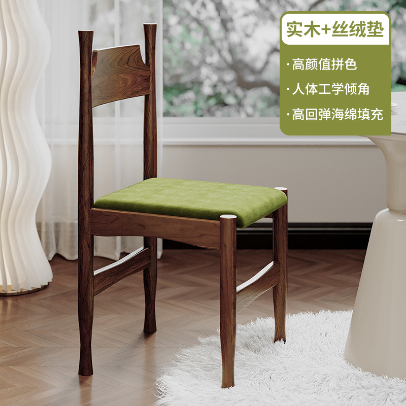 Silla de comedor de bolsa suave de madera maciza medieval francesa 2024 silla de nuevo estilo silla de tocador retro restaurante casual silla de respaldo para el hogar