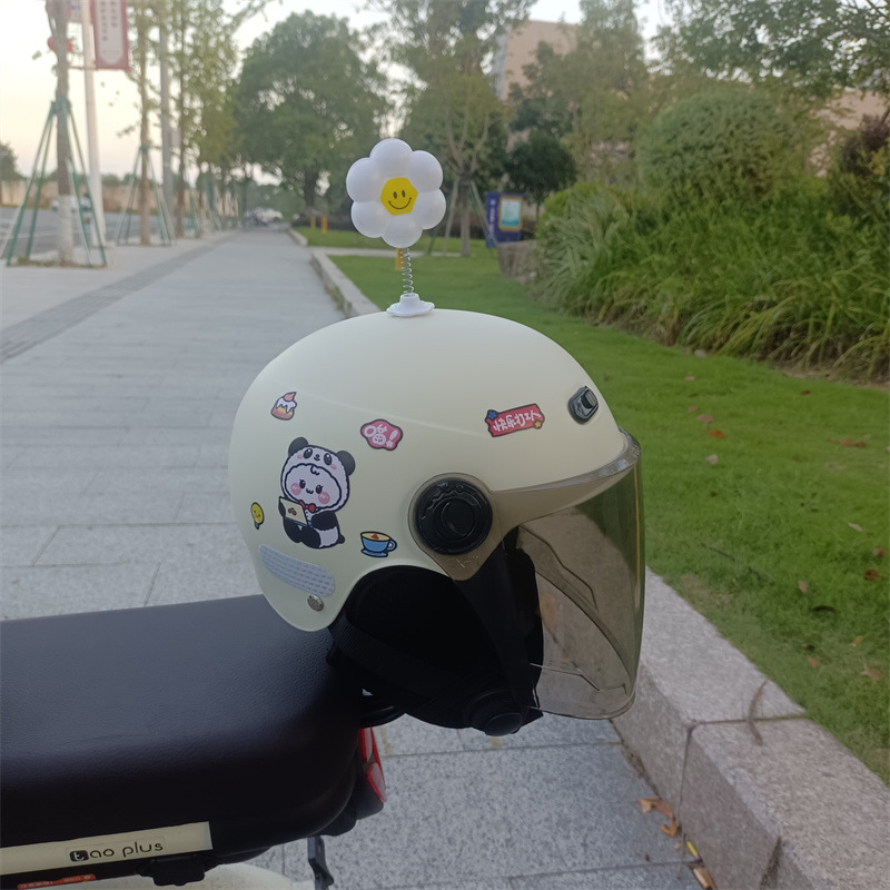 New national standard 3C years old children 1-5 years old electric car motorcycle four seasons universal ear protection adjustable helmet half helmet