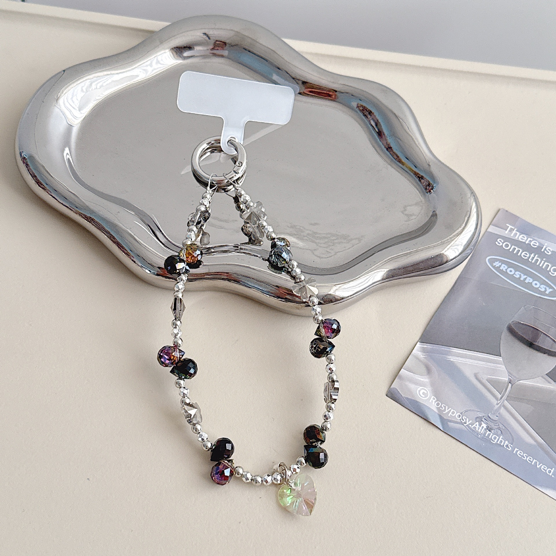 Boutique hecho a mano de alta gama teléfono móvil cadena colgante mujer ins fresa mariposa amor colgante moda teléfono móvil cadena colgante corto