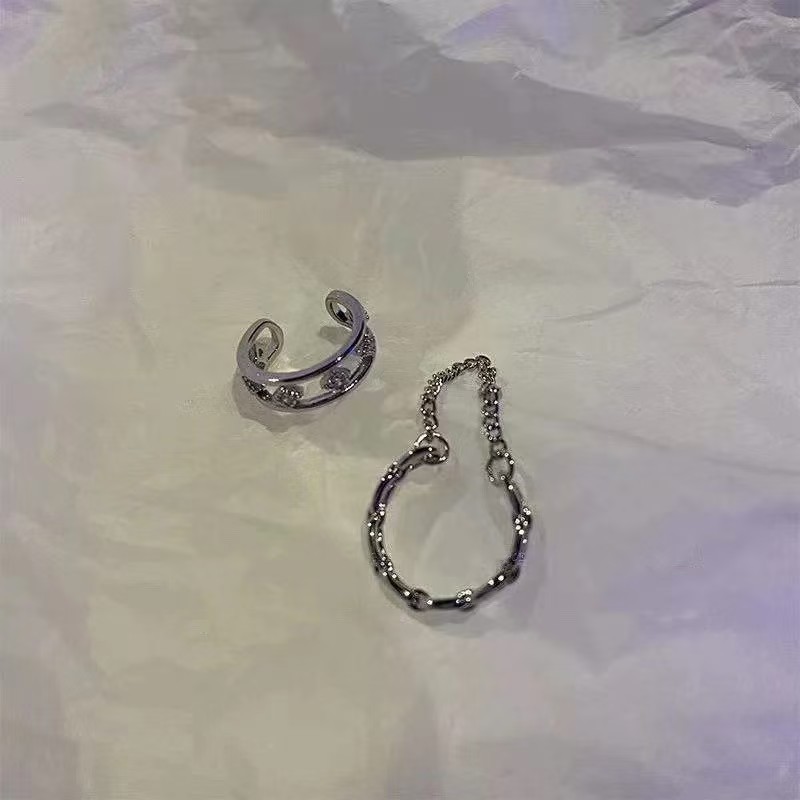 Pinzas para la oreja de diamantes con estrellas de moda intro retro, diseño de nicho femenino, lujo ligero, sensación de alta gama, exquisita pinza para la oreja sin agujeros para la oreja femenina