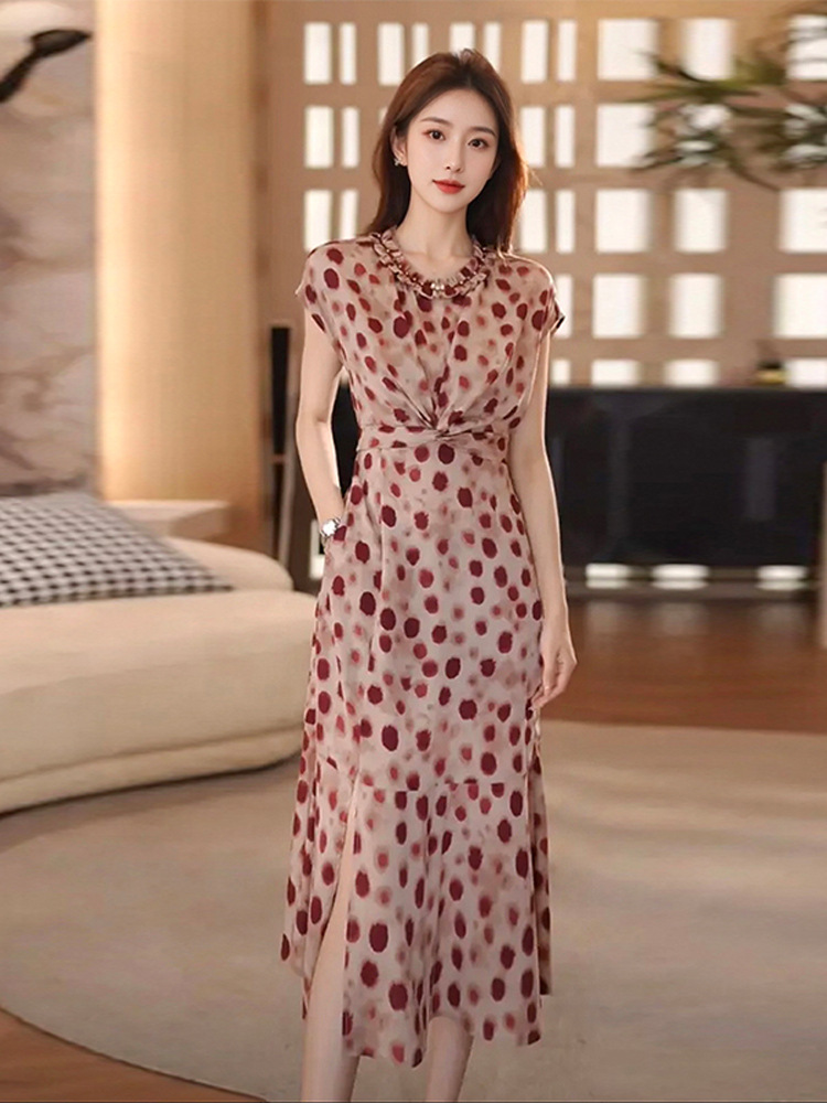 Đầm chấm bi nữ dáng ôm eo cao, phong cách sang trọng — màu đỏ