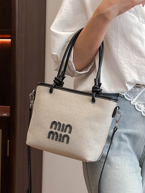 Bolso de cubo portátil de alta gama para mujer 2025 nuevo bolso de mensajero de color de contraste de tela de tendencia transfronteriza del sudeste asiático