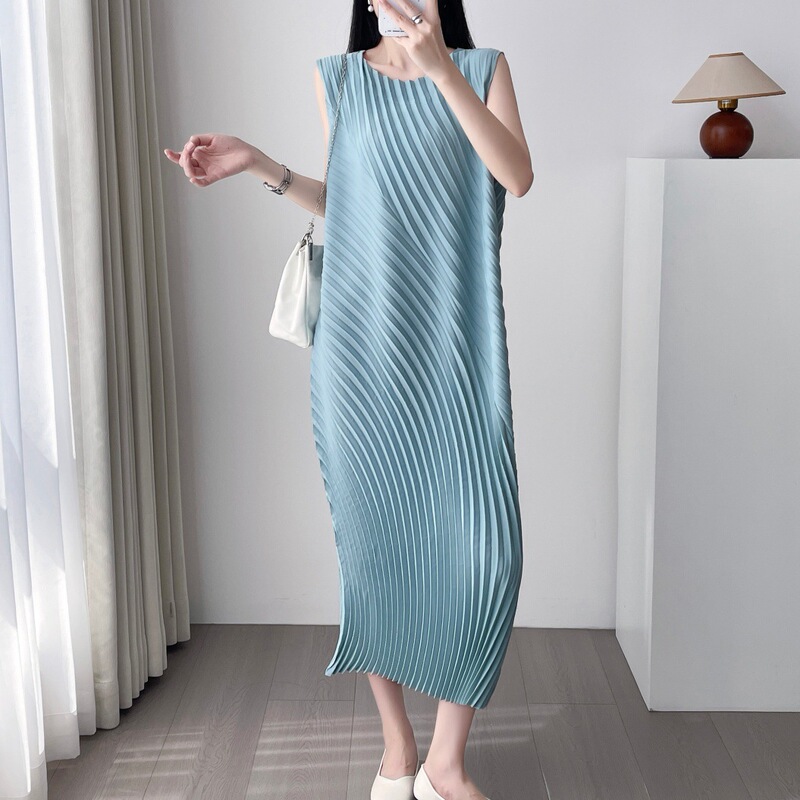 2026 New Style Miyake-Inspired Wave Pleated Sleeveless Dress for Women, Mid-Length, Loose Fit, Slimming Pleated Skirt, Commuter Fashion