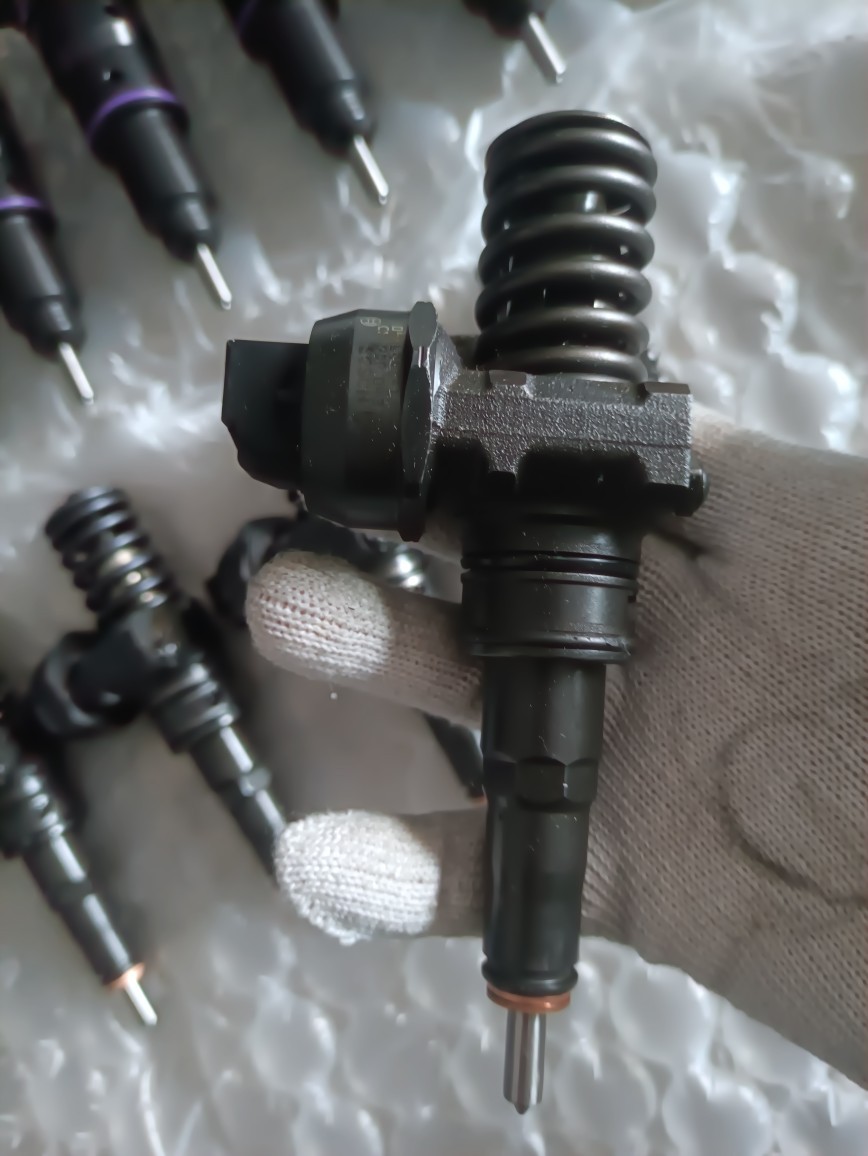 0414720403 Diesel Common Rail Injector Assembly 0414720215 Fuel Injector Nozzle 038130073Ag