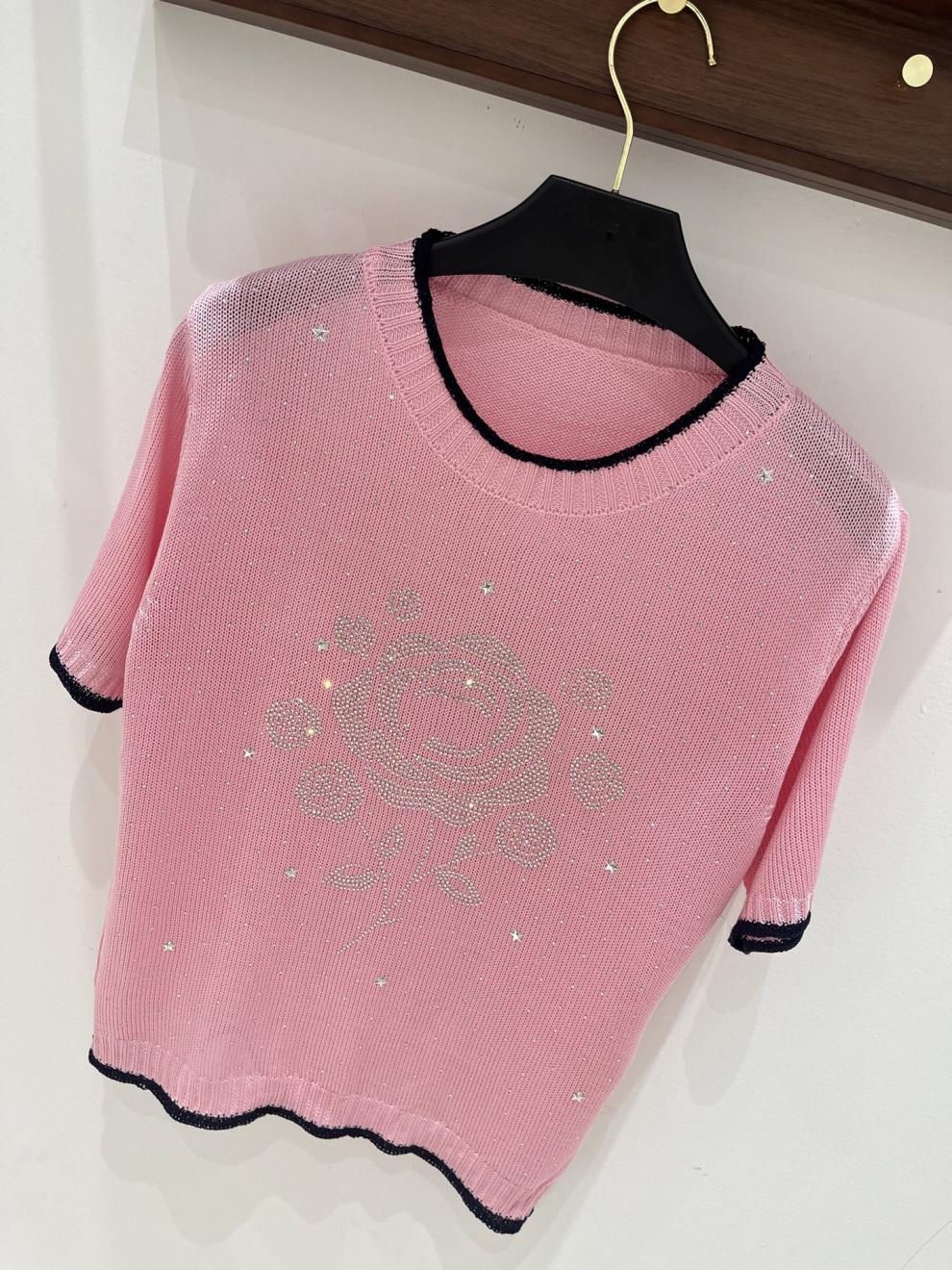 High-Quality Camellia Rhinestone Brand Logo Embellished Knitted Pullover With Round Neck And Short Sleeves, Light Luxury, Simple,_ecoleips.com