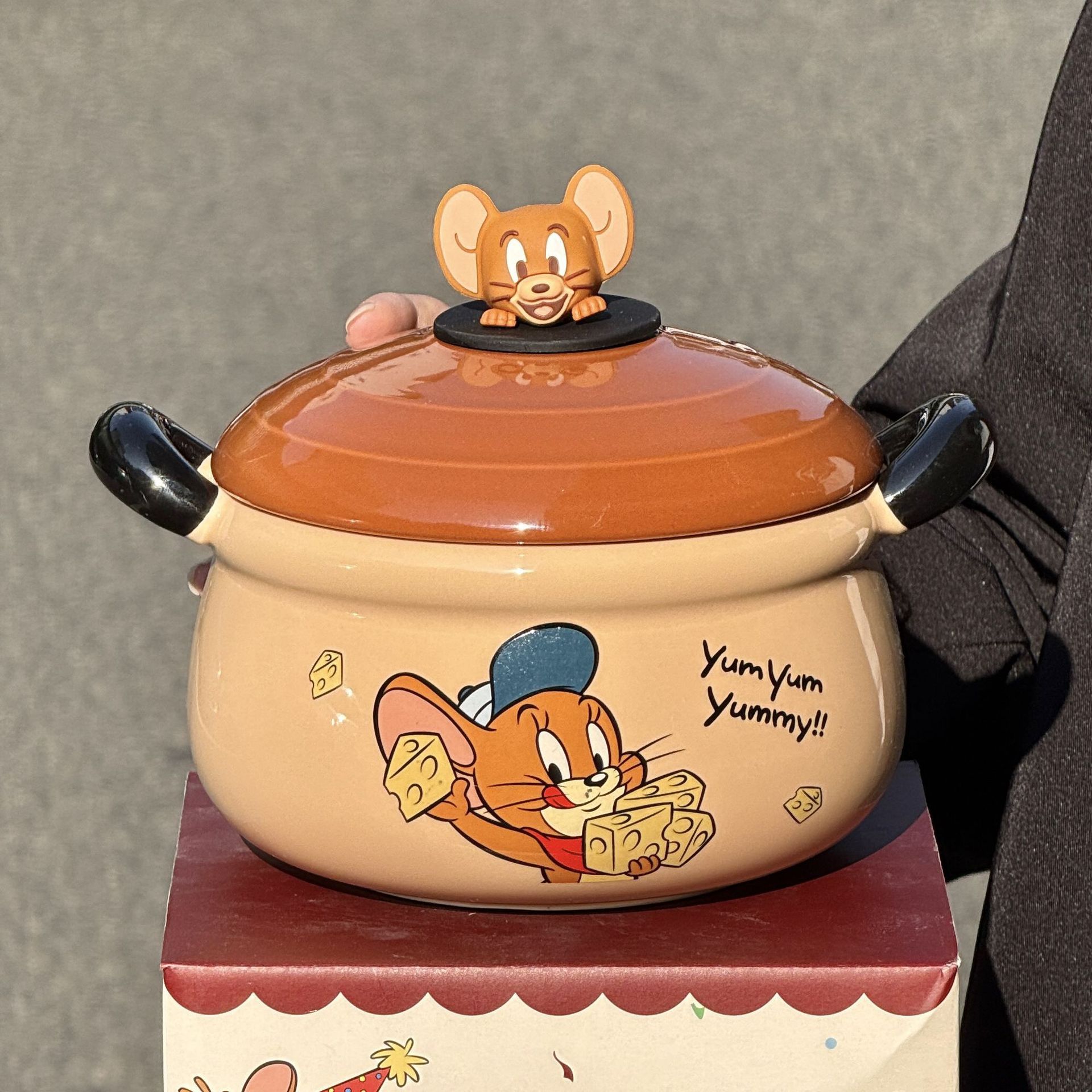 고양이와 쥐 라면 그릇 커피 색상