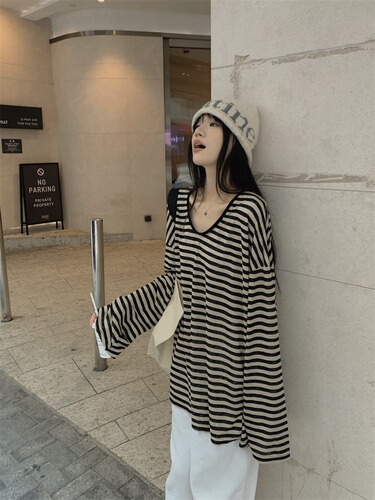 Cross-border lazy style V-neck trumpet sleeve striped women's T-shirt 2024 spring loose casual base shirt middle-length top