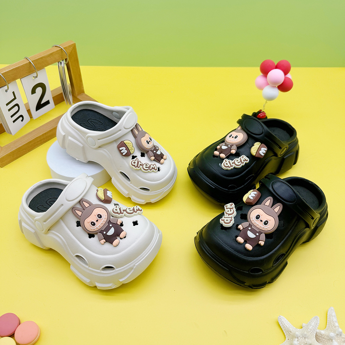 Two-tone universal non-slip cartoon Crocs-style slippers for boys