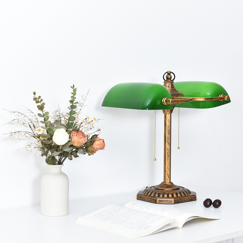 American retro nostalgic green bank desk lamp Republic of China old Shanghai study desk LED desk lamp camera video props