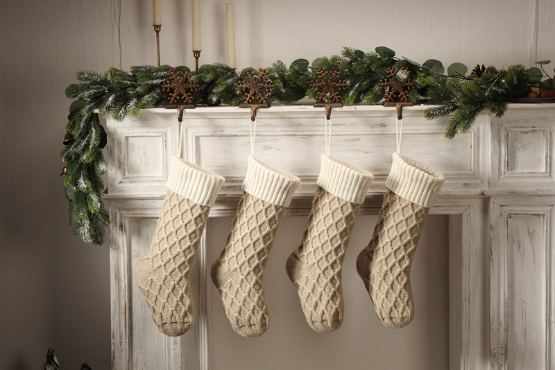 gift dcorativ itms, hom wall dcorations, candy bags, Christmas hanging socks, diamond shapd dottd lin, larg_voghion.com