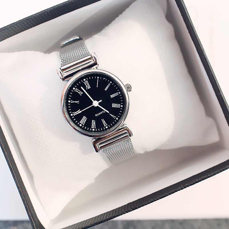 Reloj de mujer de comercio exterior, temperamento femenino, tendencia retro europea y americana, estudiante, versión coreana, reloj de pulsera redondo pequeño simple, puede