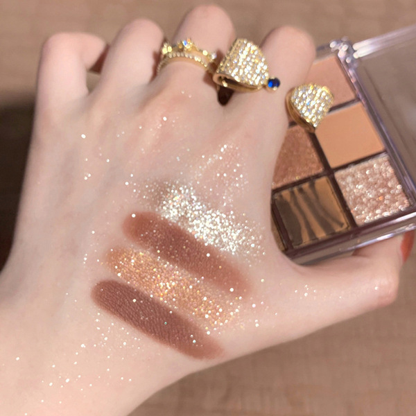 Matte eye shadow