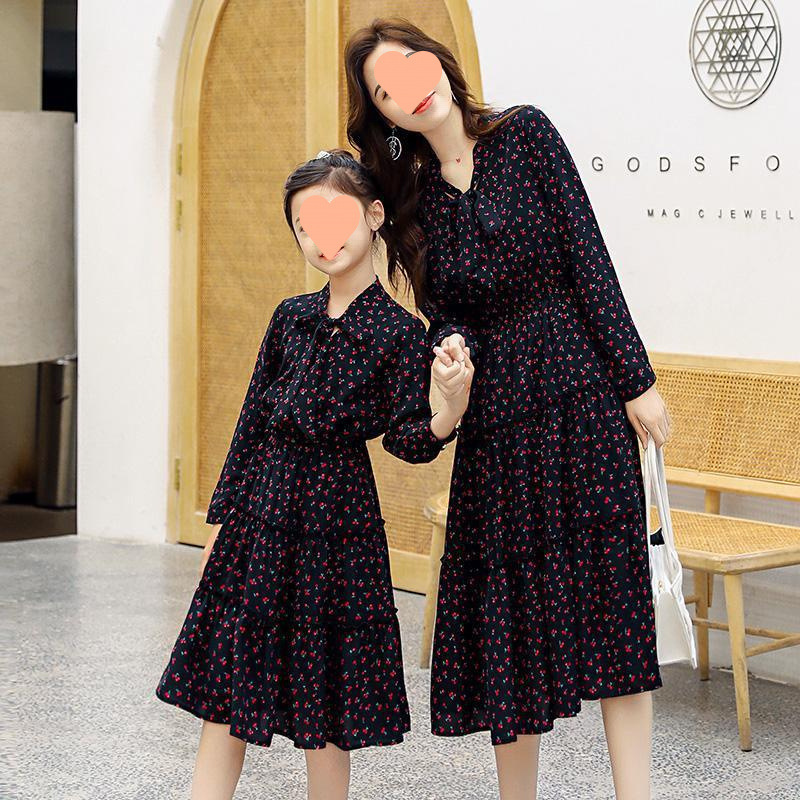 高級ネットセレブ親子服2025秋新作トレンド母娘服おしゃれプリンセスビーチドレスと路地|undefined