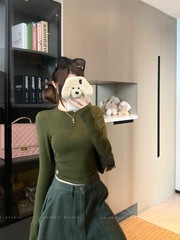 复古正肩长袖T恤女2025秋季新款设计感修身显瘦短款掐腰打底上衣