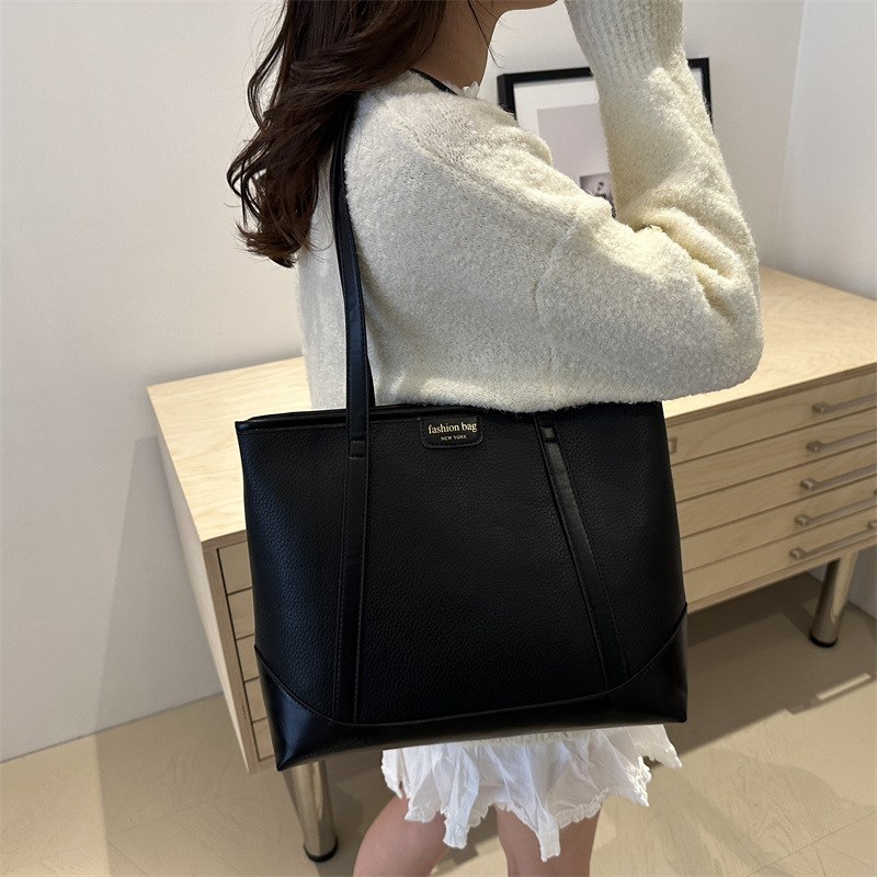 Bolsa de hombro de estilo estilo de textura simple de mujeres de viaje de otoño 2024, bolsa de estética popular