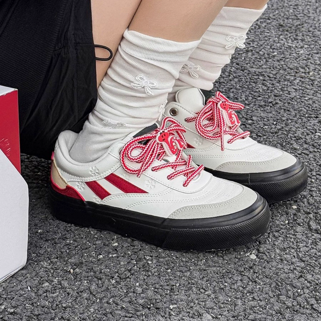 Корейская версия толстых подошв, увеличенные маленькие белые туфли, женские хлебные туфли, женские весенние и осенние с широкими брюками, дикие спортивные повседневные туфли