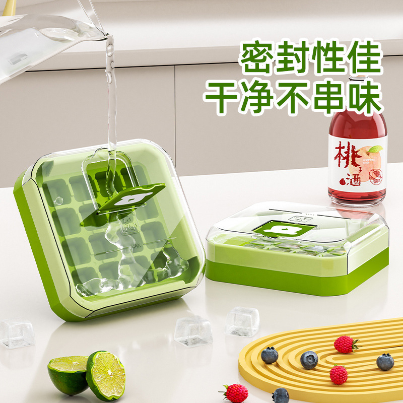 氷の鋳型の氷の格は押して氷の箱の家庭の冷蔵庫を作ります。|undefined