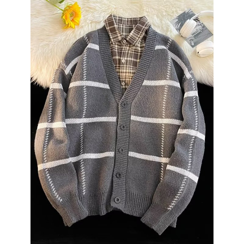 2026 Autumn/Winter Men's Cardigan Wool Coat, Hong Kong Style, Retro, Loose Fit, Versatile, High-End V-Neck Plaid Knit Outerwear