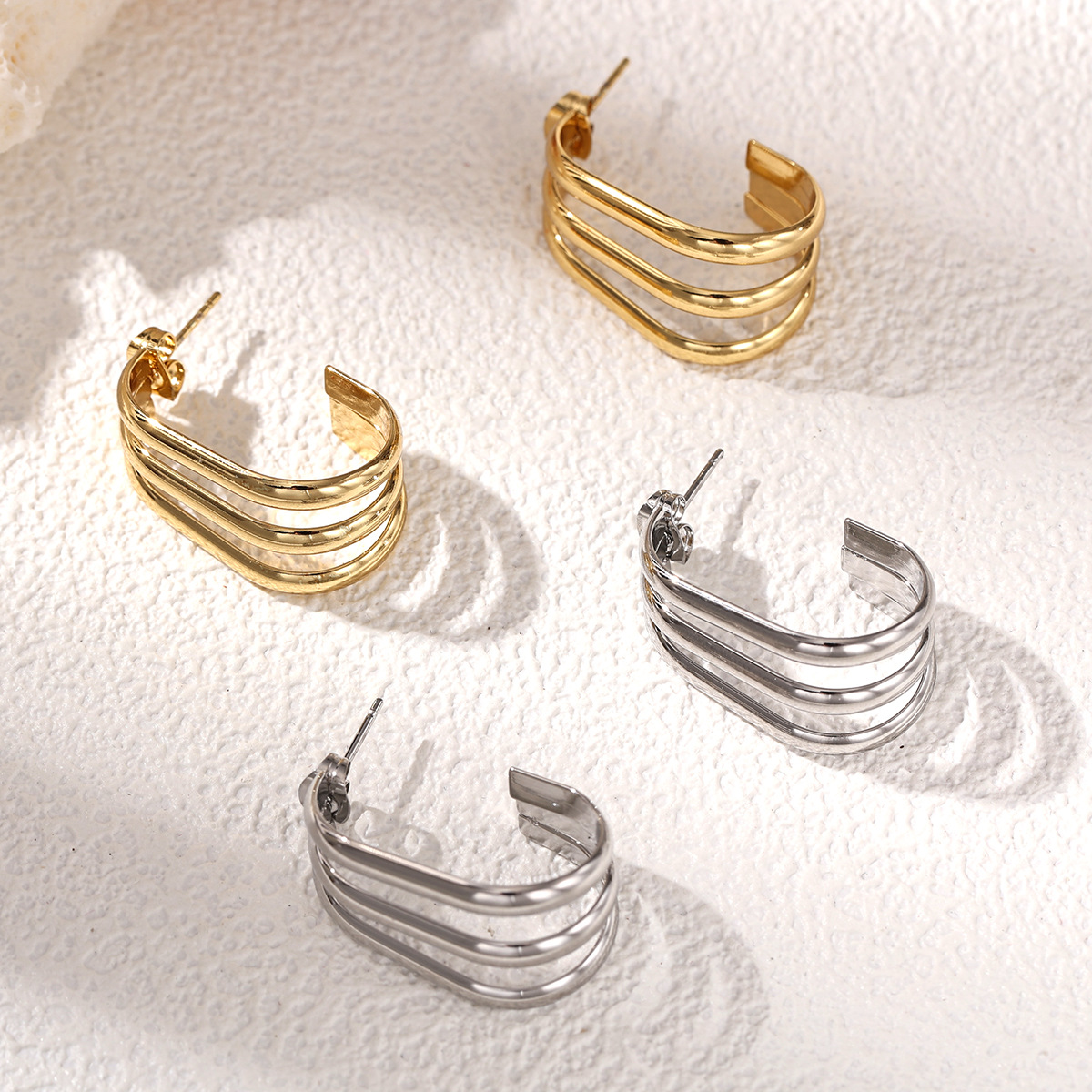 Alta moda europea y americana de alta calidad aretes de acero inoxidable lujoso ligero 18 quilates oro geométrico joyas de aretes de venta caliente transfronteriza image 4