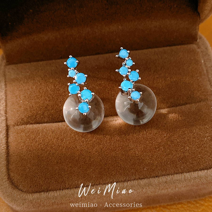 Aguja de plata azul zircón resina pernos redondos temperamento simple diario aretes versátiles ligero lujo alta sensación de orejas para mujeres