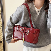 厂家直销系小众复古皮带扣手提腋下托特包女冬季新款大容量单肩包