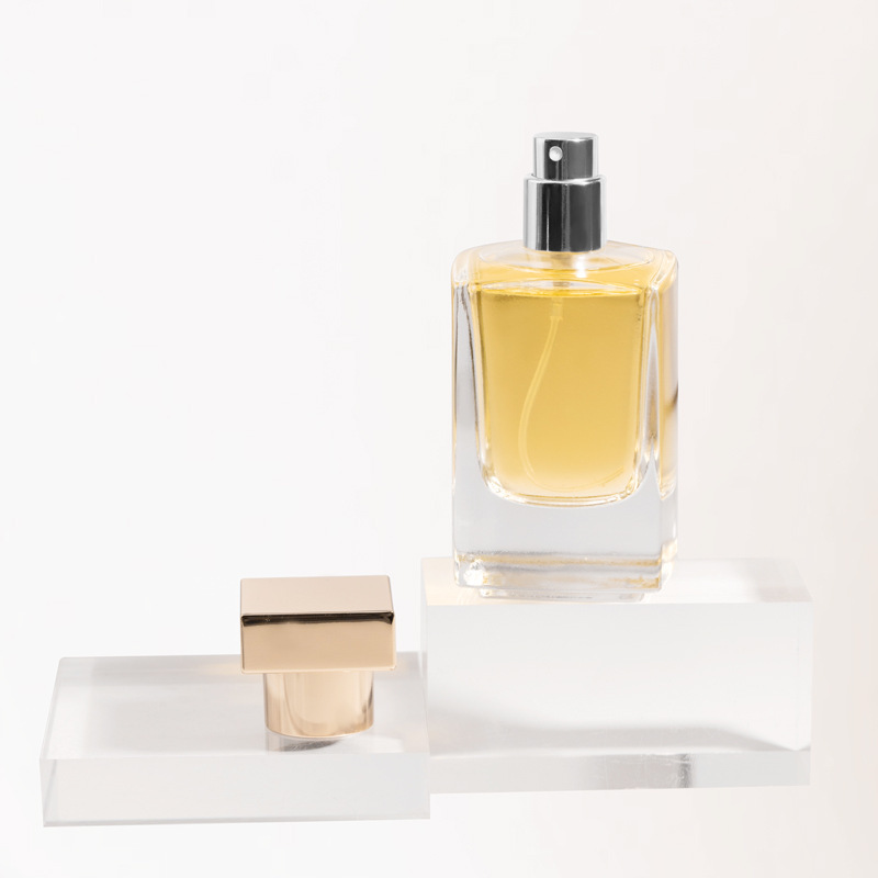 厚底ガラスボトル 50ml 香水ボトル スクエア厚底スプレーボトル 新型 ABS 加重蓋を供給します。|undefined