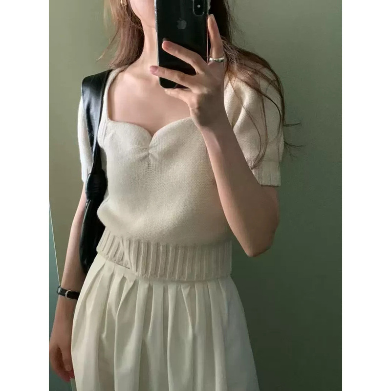 Now the New 2026 Spring Model from Korean Designer Ou*Ce Is a Sweet and Gentle Short-Sleeved Knit Top with a Flower Bud Collar