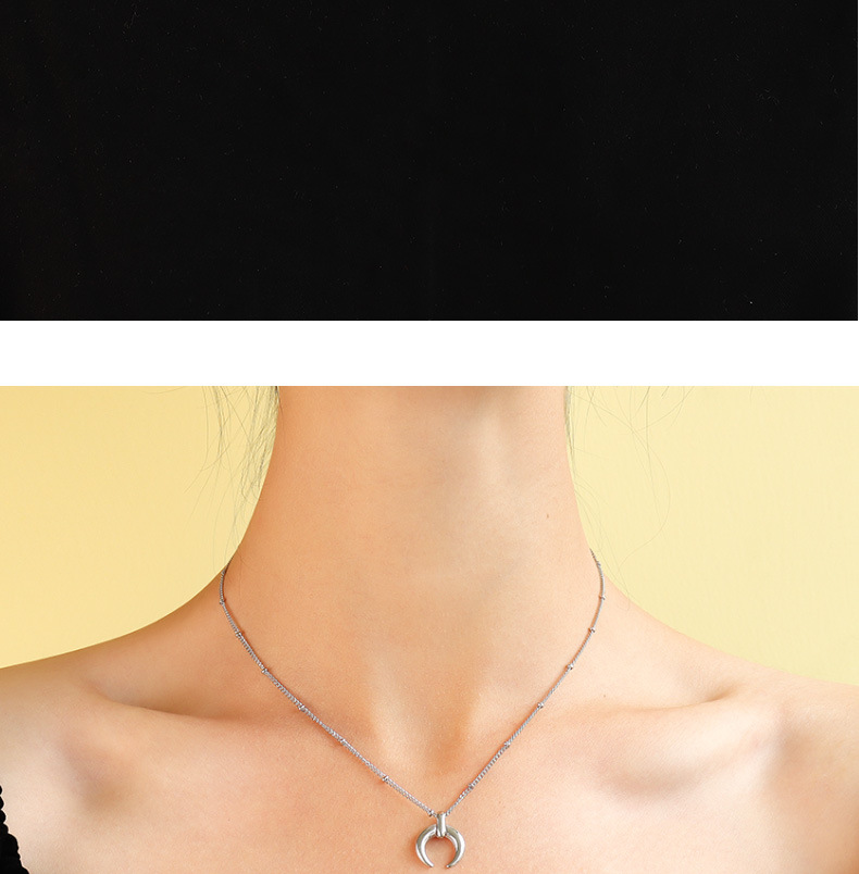 Simple Fashion Short Moon Necklace display picture 5