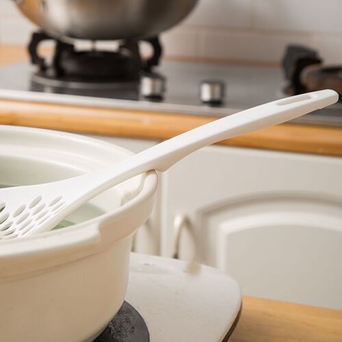 Cross-border Japanese colander for scooping dumplings, colander for boiling noodles, hot pot and spicy soup, strainer for scooping noodles, long handle