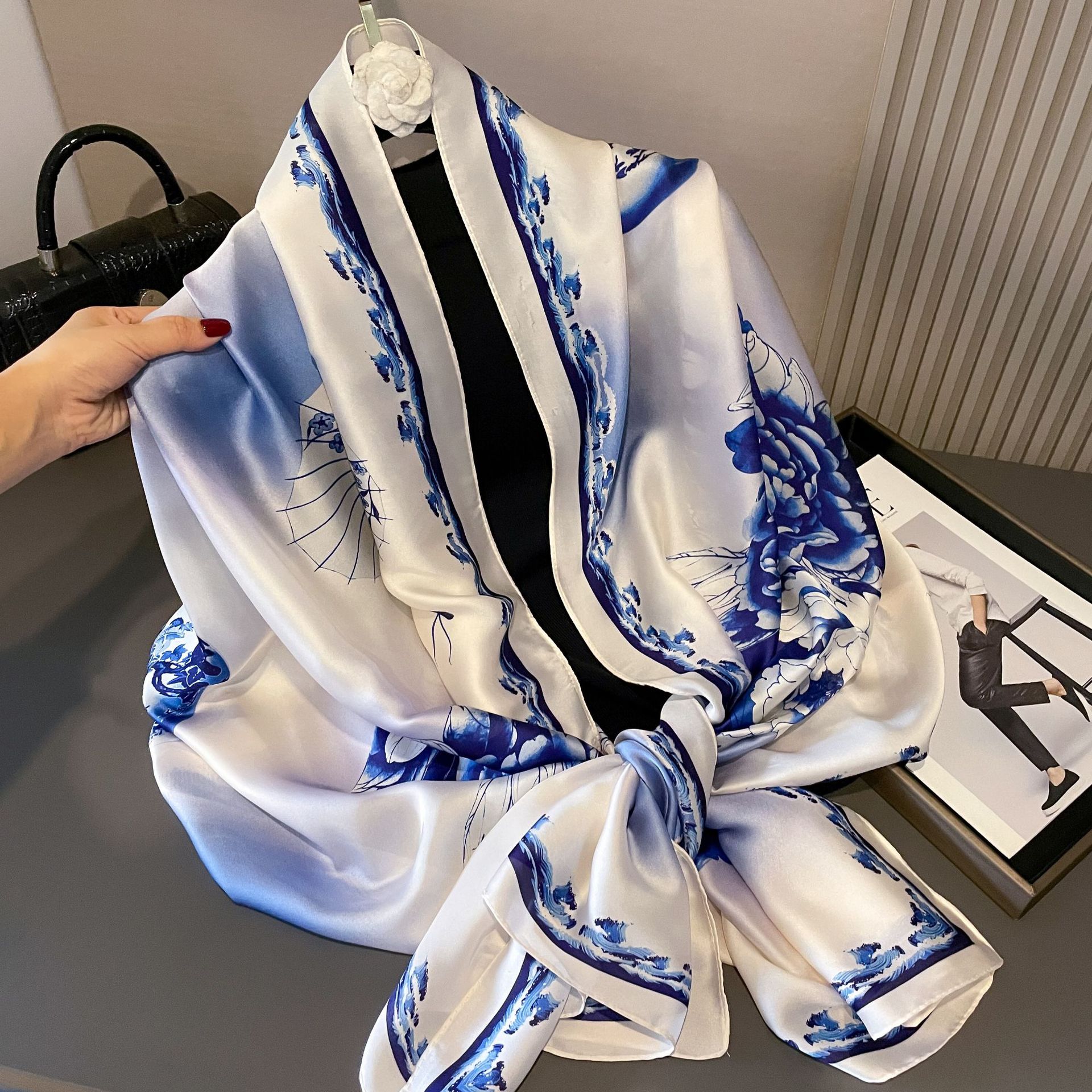 Verano famoso bufanda de seda de mora de alta gama chal alargado impreso de las mujeres desgaste exterior bufanda de seda artificial Toalla de playa protección solar