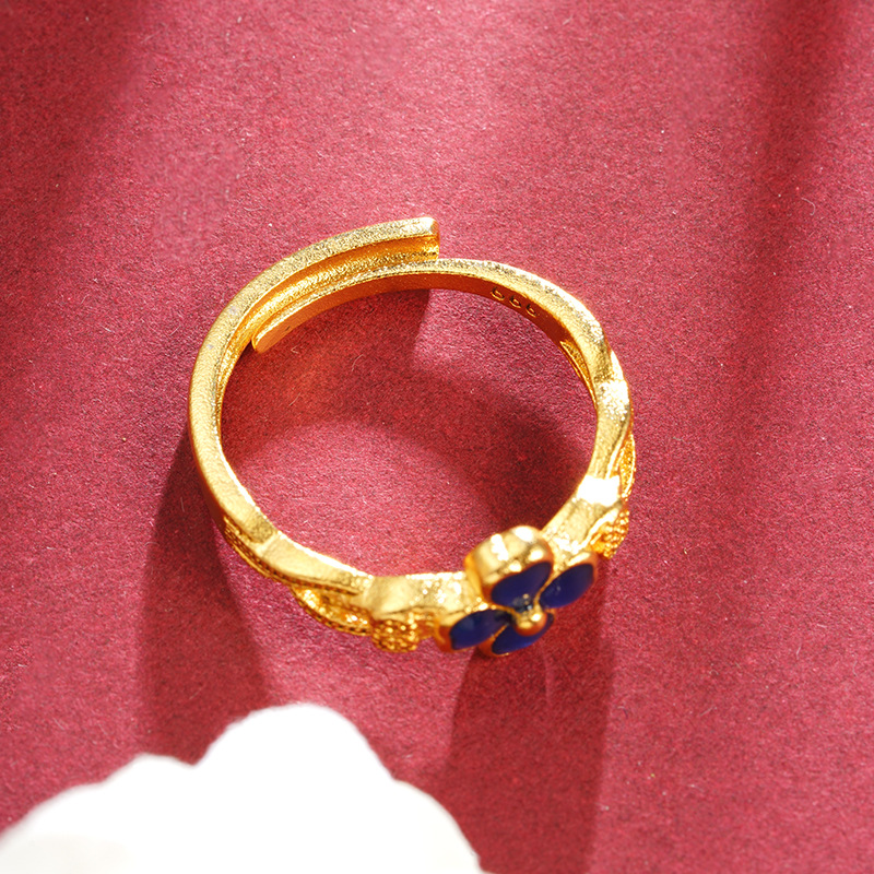 Anillo de flores de cuatro hojas de oro de arena tendencia de moda femenina no se desvanece lujo ligero de alta sensación pulsera joyas accesorios de mano