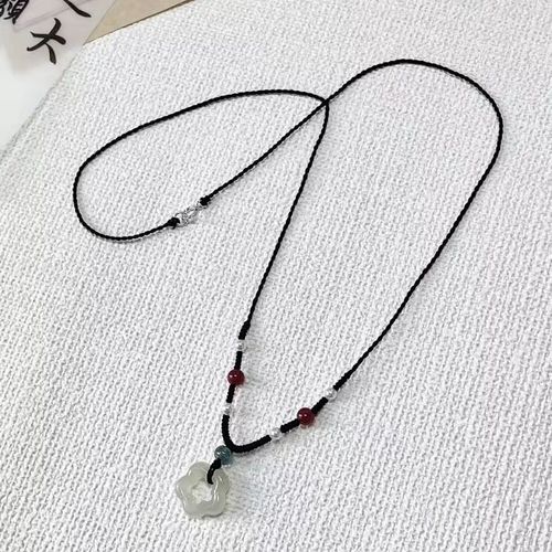 Chinese-style small plum blossom jade bead necklace embellished with small pearls, minimalist design, fresh and light, versatile, ancient style accessories