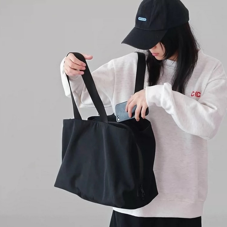 2025 Women's Tote Large Capacity Laptop Single Shoulder Handbag Commuter Travel Bag Multi-Pocket Lightweight_voghion.com