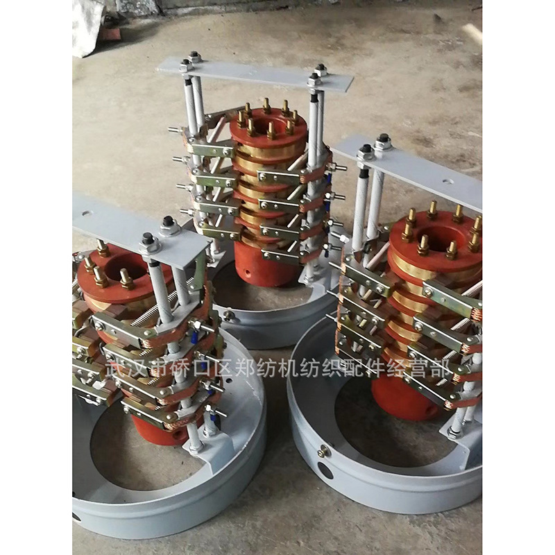 12522079489_2116421686