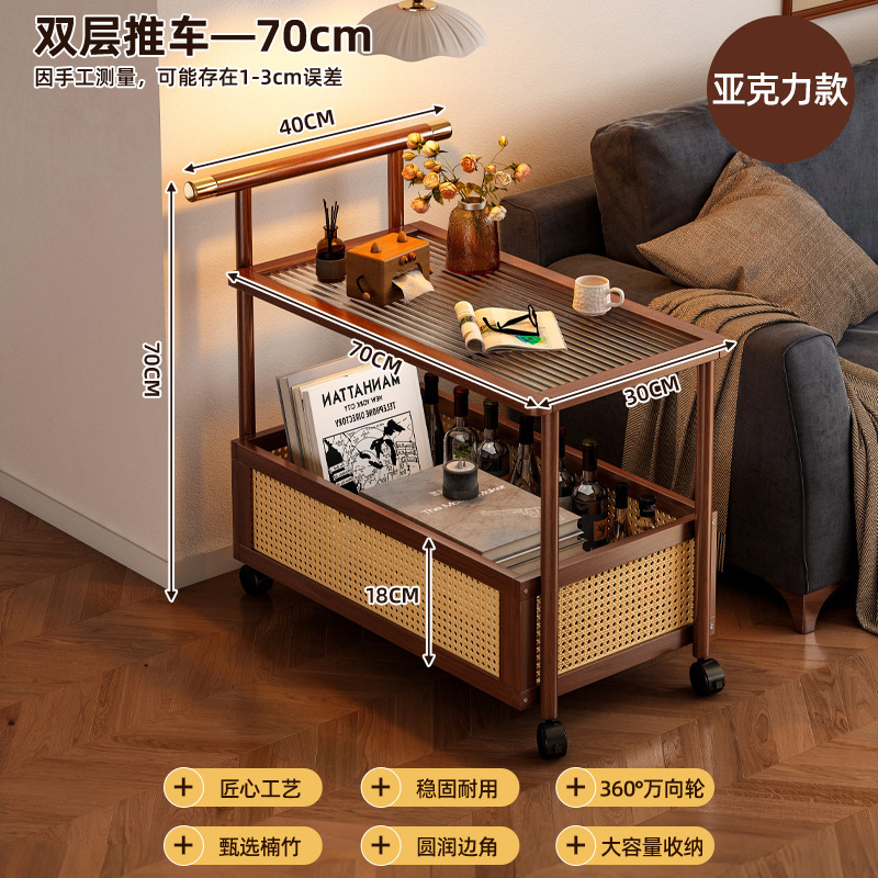 移動可能なレトロなカートソファーのそばのリビングルームの家庭用お茶のそばの棚の寝室のベッドの上の藤編みの棚|undefined