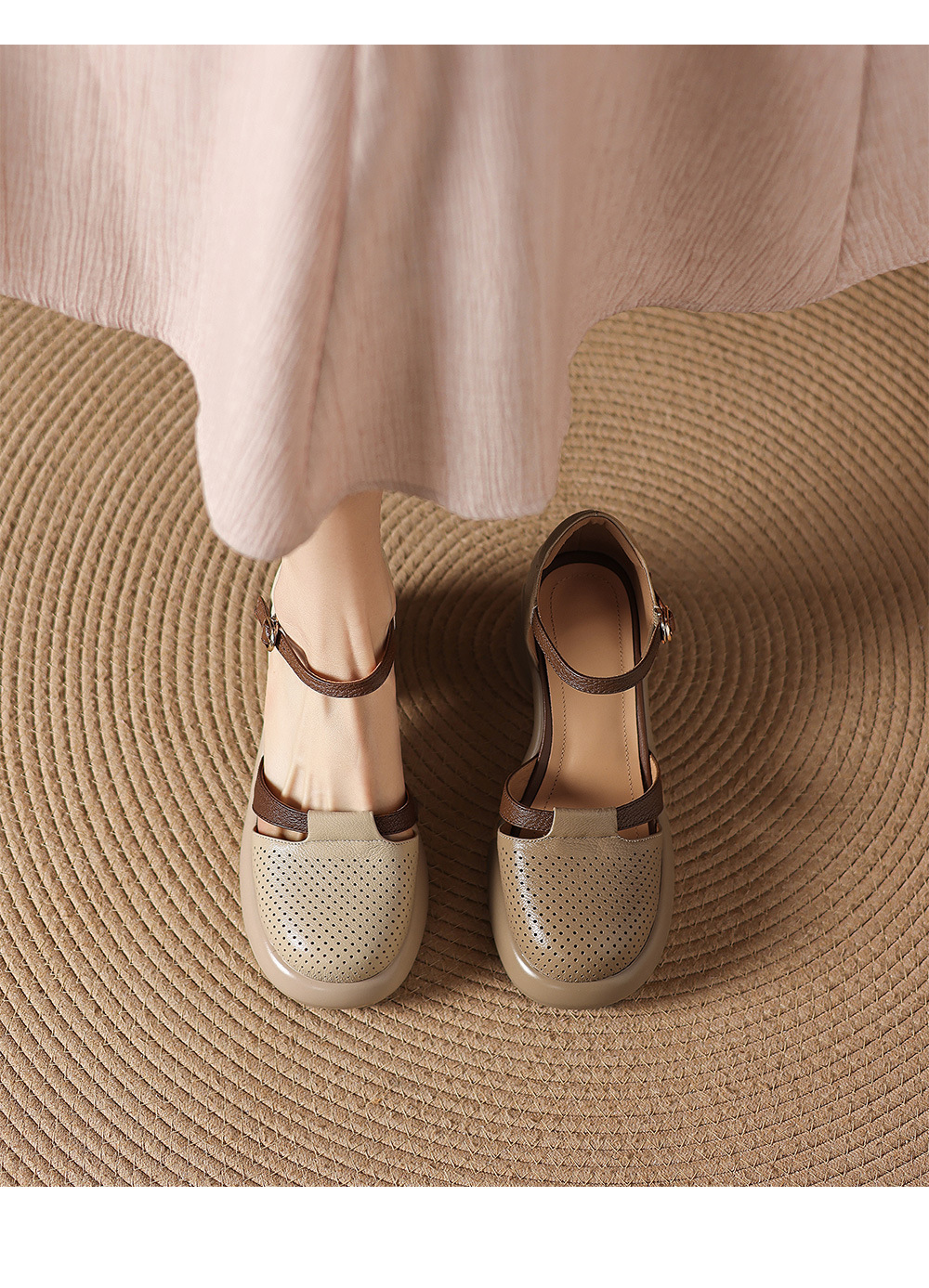 Sandal nữ da cừu mũi trùm đục lỗ quai ngang khóa một chữ gót thô 7.5 cm — màu trắng ngà chi tiết 1