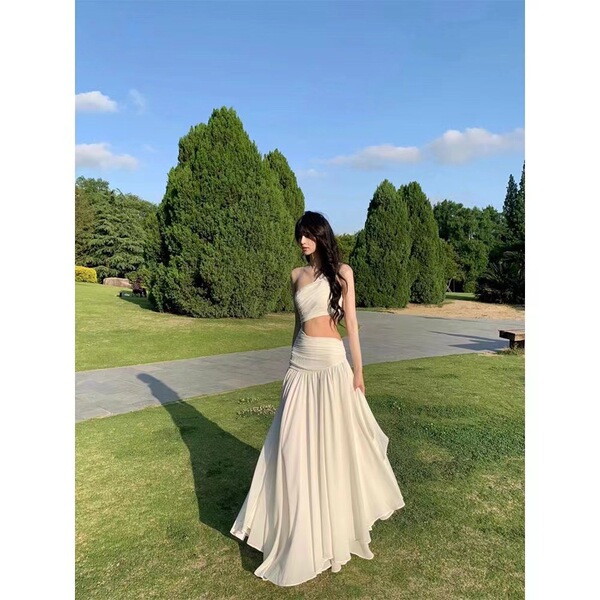 White summer fashionable dress sleevless