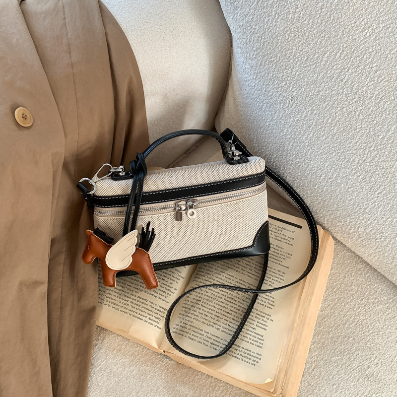 2025 New Fashion Canvas Bag for Women, Large Capacity Versatile Casual Handbag with Pony Charm, Crossbody Bag, Small Square Bag 2025 New Fashion Canvas Bag for Women, Large Capacity Versatile Casual Handbag with Pony Charm, Crossbody Bag, Small Square Bag