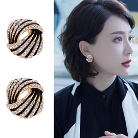 耳钉;耳环;耳扣