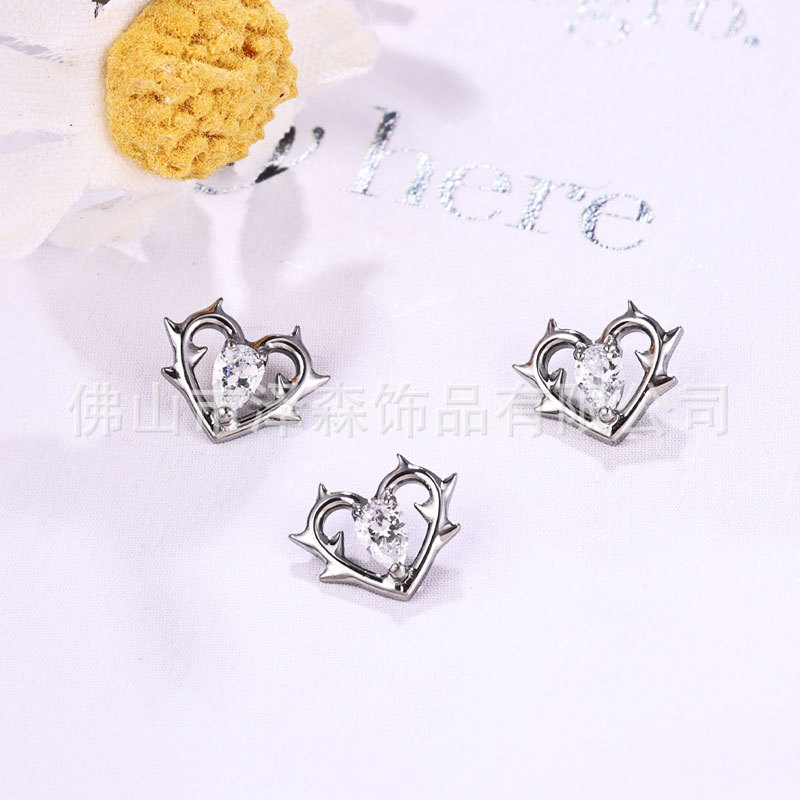 Pointed titanium steel lip stud product view