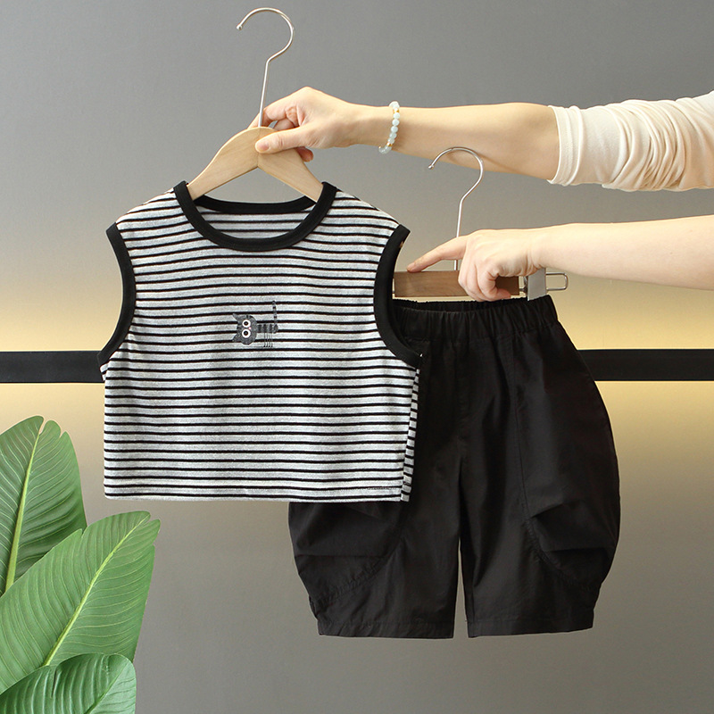 8078 traje de chaleco sin mangas de verano para niños 2025 nueva versión coreana para niños de dos piezas ropa de verano para bebés de moda