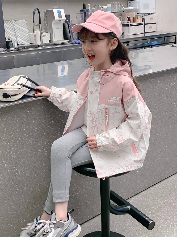Chaqueta para niñas modelos de primavera y otoño 2025 nuevos niños estilo occidental chaqueta de primavera chaqueta roja de red deportiva para niñas