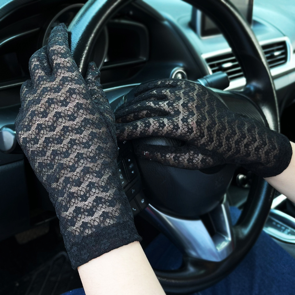 small lace gloves