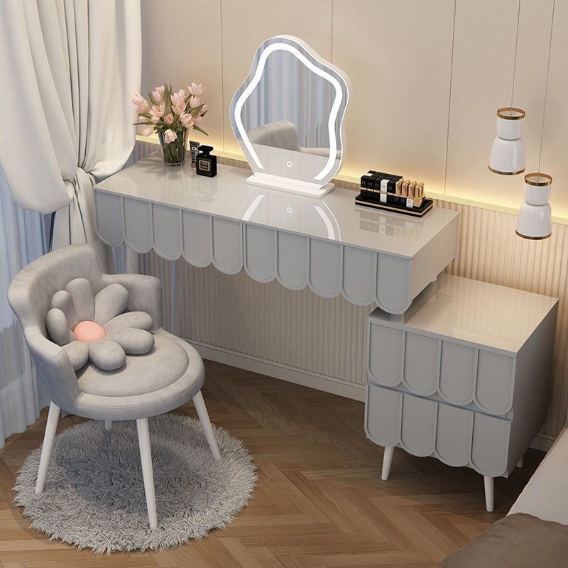 Mesa gris 121 + Gabinete + espejo de nubes + silla de flores grises y blancas