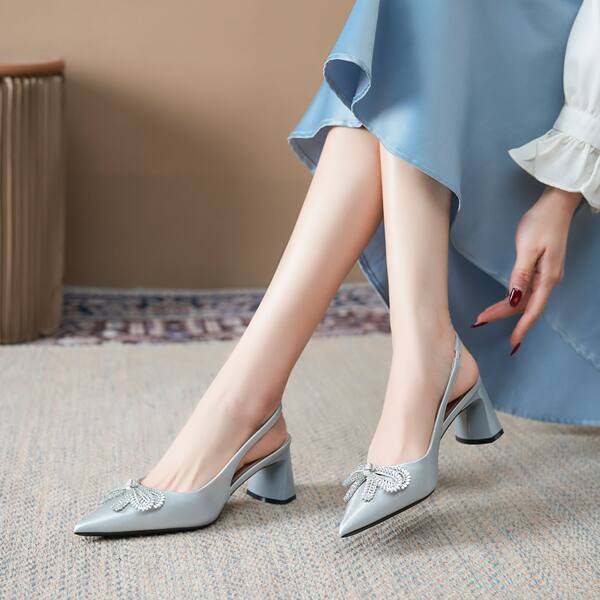 Sandal nữ mũi nhọn hở gót gót thô đính nơ đá pha lê, gót 6–8 cm — Màu bạc, màu vàng kim