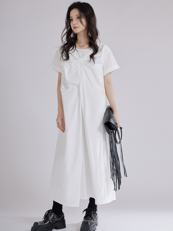 Zhongchuang Rizhen ニッチデザインスタンドアッププリーツ V ネックルーズフレンチドレス女性の 2025 夏のハイエンドロングスカート|undefined